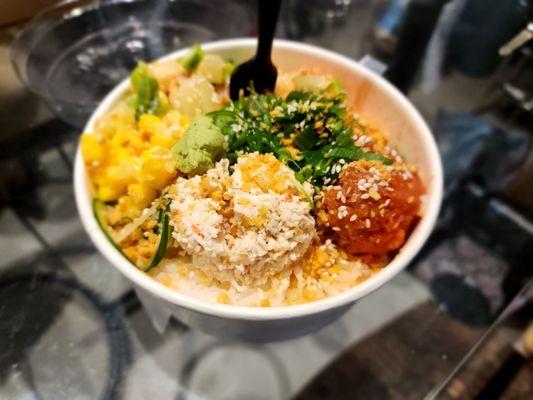 Salmon and spicy tuna poke bowl