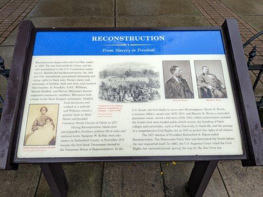 Marker in front of the Williamson County Courthouse