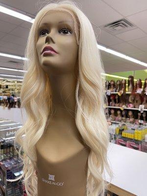 Blonde wig with free part