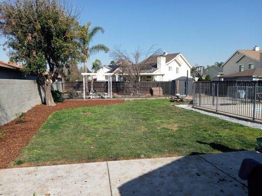 Cleaned up the bark yard. Added new red bark on left side. New white rock around pool area. 
Spring Cleaning Deal$$$...