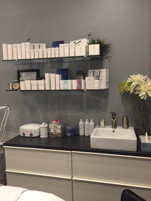 Offering award winner Le Mieux Skincare!