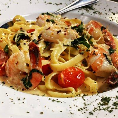 Fettuccini Al George: Shrimp + Cherry Tomatoes + Crushed Red Peppers + Parmesan Creame + Basil + Truffle Oil. Available from 5pm to 10pm.