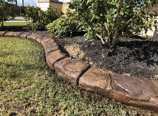 Decorative concrete border planter