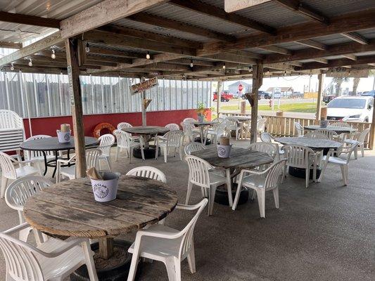 Fine outdoor dining Louisiana style