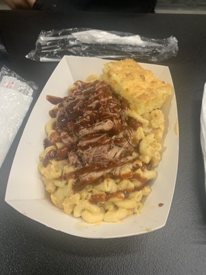 Smokey mac and cheese with pulled pork and cornbread