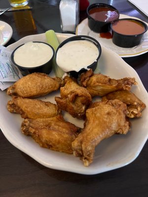 1lb dry wings with sauces