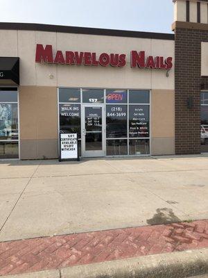 Was looking for a nail salon open on Sunday for my cousin's wedding and this one happen to be open!