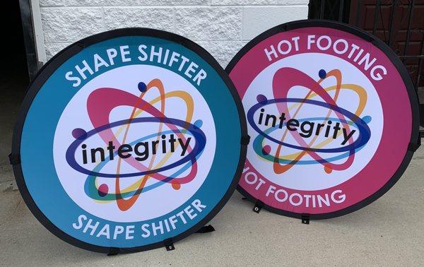 Portable circle pop up signs