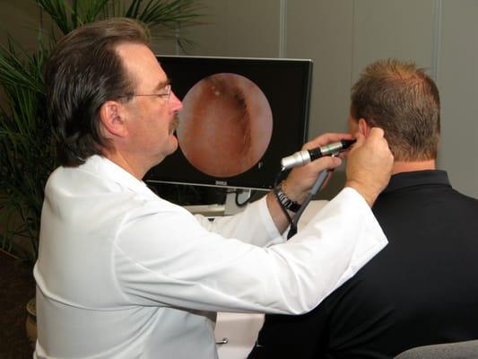 K&K Hearing Associates offers free hearing consultations.