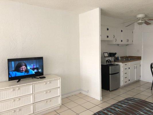 White & bright with a kitchenette, mini fridge & microwave