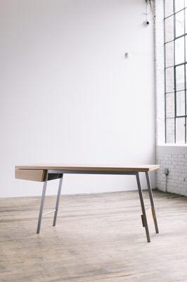 AD7 Desk in white oak and cold-rolled steel