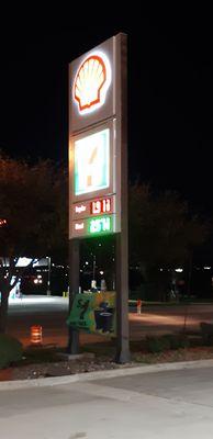 Shell station & 7-11 at one location