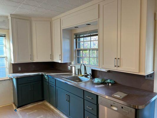 Two-tone refacing with additional cabinets