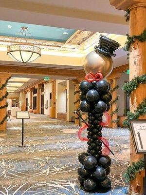 "Top Hat" balloon column