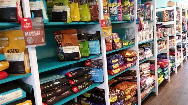 Pacino's Pet Pantry & Spa carries quality, healthy dog food.