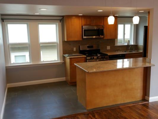 3rd floor  (1br 1 ba apt) Eat-in kitchen