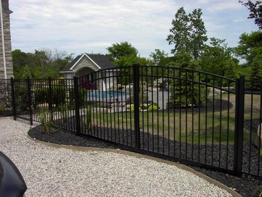 Black MR-20 Fence w/ Double Drive Gate and BeFree Fence Posts