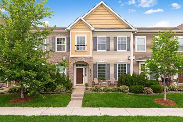 Beautifully updated townhome in Maple Grove, call today for your private showing! 763-360-7769