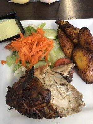 Quarter chicken with sweet plantains (maduros) and salad