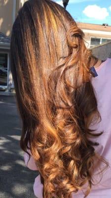 This is how my hair looks with natural light. Absolutely no filter in this picture. The color is amazing.. Perfect for summer- LOVE it.