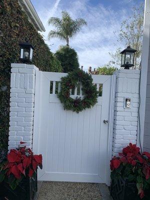 New gate with locking handle