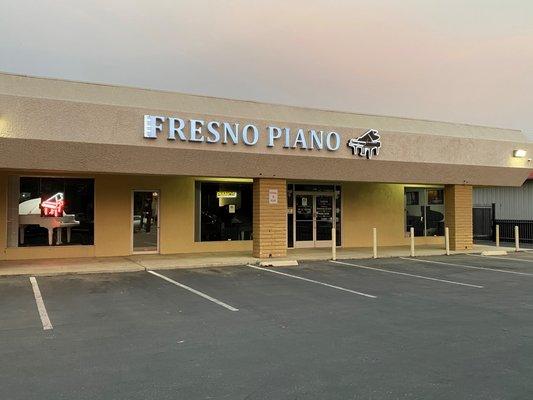 Fresno Piano Storefront at Fresno and Ashlan