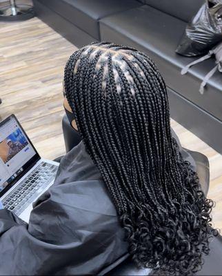 Knotless braids with curls