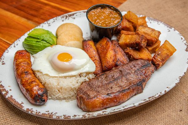 Bandeja Paisa (Colombia)