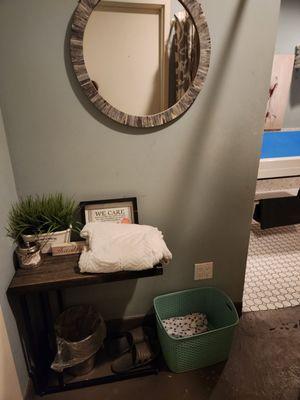 Entrance/foyer area inside the private scrub room