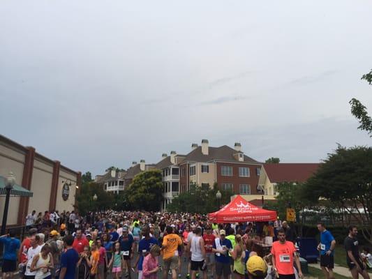 2015-06-05; After party [Smoothies, Water, Orange Slices, Bud Light, Grilled Chicken Wraps and Chips]; 2015 Harbortown 5k, Memphis TN