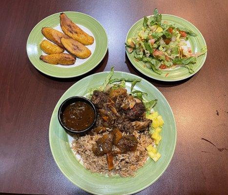 Stewed meat and vegetables with rice and beans, the side salad and caramelized plantains.