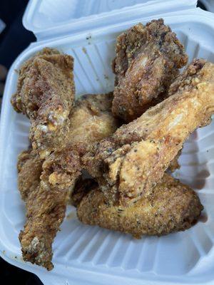 6 piece lemon pepper. 5 drums and 1 wing.