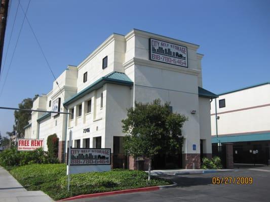 The Best, Safest and Cleanest Storage Facility In the San Fernando Valley!!!!!!!