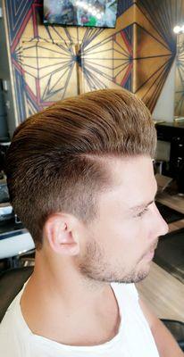 Volumized side-part gentlemen's haircut.