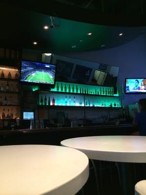 Full bar, tv's