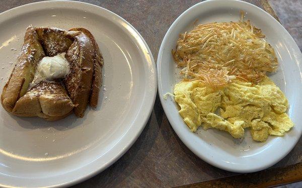 French Toast Fanatic (2 eggs with hashbrowns)