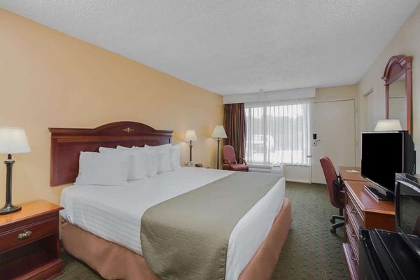 Days Inn By Wyndham Asheville West