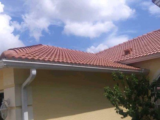 MilBar Roofing review of tile roof in Naples, FL