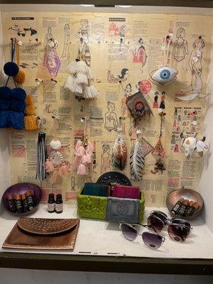 Super cool jewelry displays