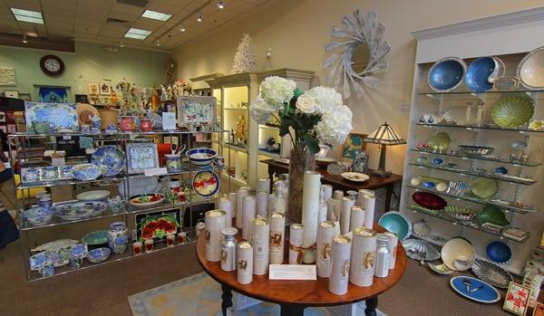 Fine gifts for every major occasion. Julia Knight, Crane & Caspari . Pottery serving piece and fine china from Cape and New England artists.