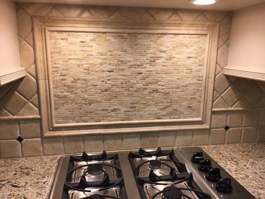 Center piece backsplash