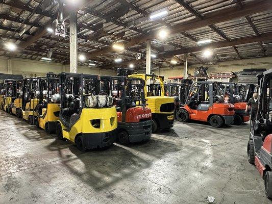 Forklift for rent TOYOTA HYSTER CATERPILLAR NISSAN YALE 2000lbs-16000 lbs