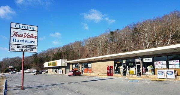 Claxton True Vallue in Powell, TN. Storefront view (1/8/17)