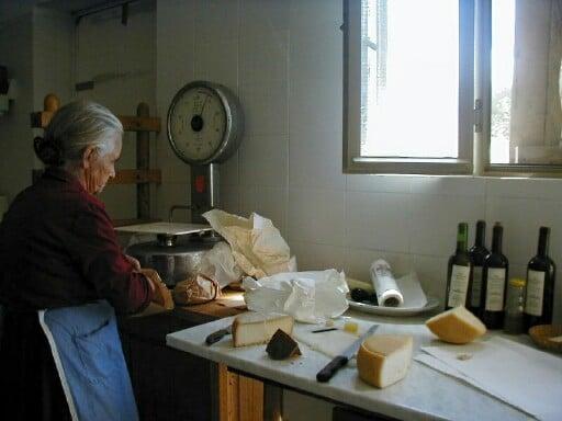 Pecorino cheese maker