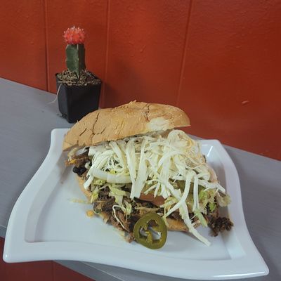 Torta de carnitas