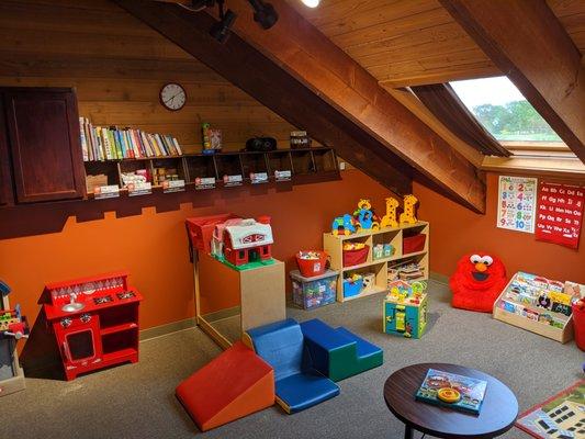 Motor skills, manipulatives & the library learning area in our Wobbler Room.