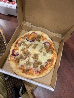 Mini pizza sausage and onion