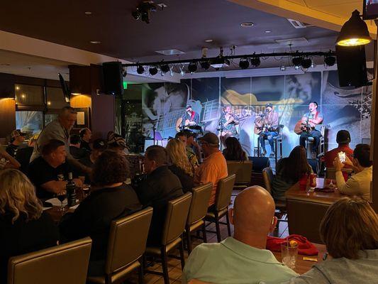 Nashville Songwriter's Showcase - Dining and Live Music Venue