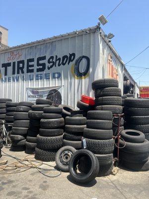 Los Pinos Tires