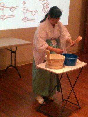 手水: Temizu/water purification before entering Shinto- Shrine.